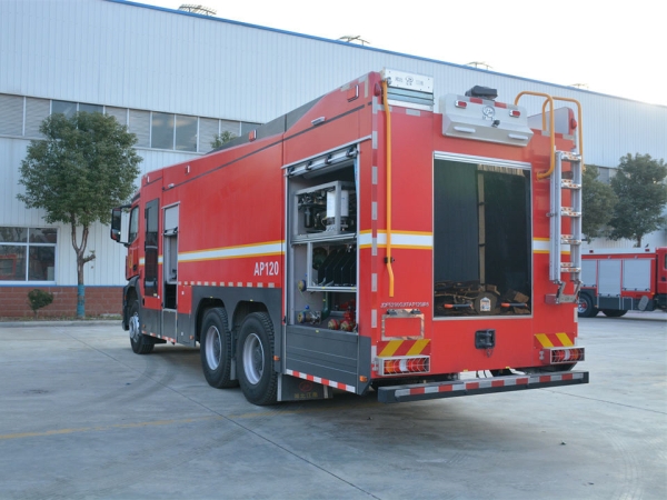 12噸奔馳壓縮空氣泡沫消防車