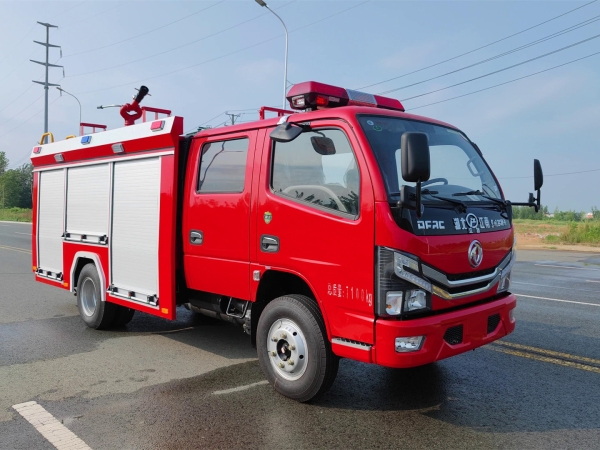 東風2.5噸水罐消防車