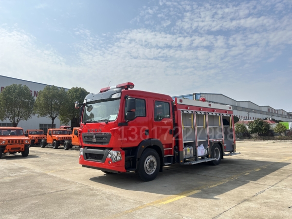 豪沃6噸泡沫消防車