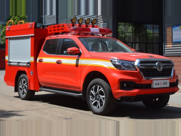 鄭州日產(chǎn)器材消防車