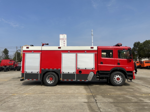 8.2噸東風D9水罐消防車